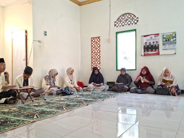 Rutinanan pengajian Yasin & tahlil bersama ibu muslimat