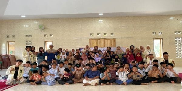 TINGKATKAN SEMANGAT BELAJAR SANTRI, MAHASISWA KKN KELOMPOK 09 GELAR LOMBA KEAGAMAAN DI MADIN AN NUR CIUPAS